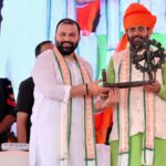 हरियाणा के सिवानी में आयोजित ‘खादी रोजगार उत्सव’ में मुख्यमंत्री श्री नायब सिंह सैनी ने कारीगरों को 3,645 मशीनें एवं टूलकिट वितरित कीं