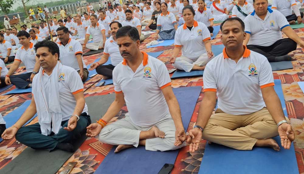 अंतर्राष्ट्रीय योग दिवस पर सोनिया विहार वाॅटर स्पोर्ट्स क्लब में विशेष आयोजन, क्लब अध्यक्ष कुंवरपाल सिंह को श्रद्धांजलि