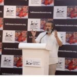 पाठ्य पुस्तक से आगे : क्या भारत की शिक्षा व्यवस्था को बच्चों को देखना, सुनना और सवाल करना सिखाना चाहिए?