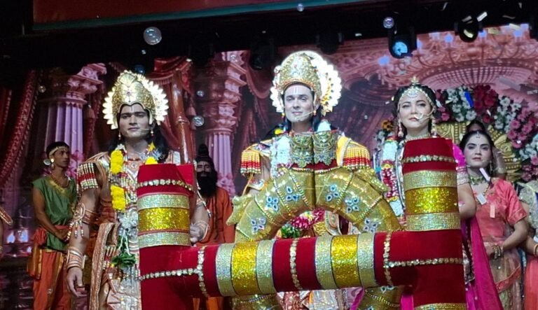 शिव धनुष भंग होते ही ‘जय श्रीराम’ के जयकारों से गूंज उठा लालकिला मैदान, फूलों की वर्षा के बीच संपन्न हुआ सीता स्वयंवर