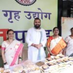 केवीआईसी अध्यक्ष श्री मनोज गोयल ने लिज्जत पापड़ की कारीगर बहनों से किया संवाद, महिला सशक्तिकरण की सराहना