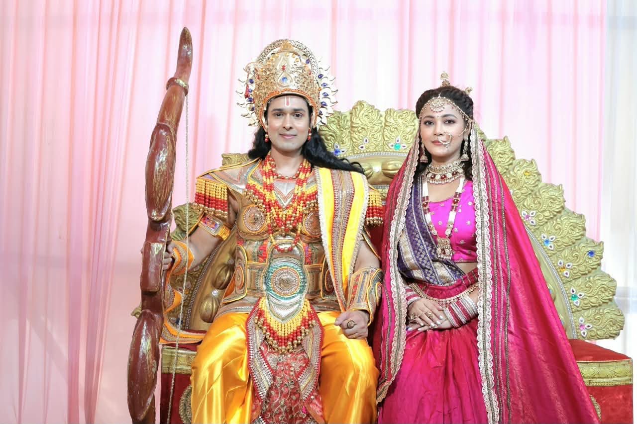 रावण के 11 किलो के चमचमाते मुकुट और रौबदार आवाज के बीच लव कुश रामलीला की फुल ड्रेस रिहर्सल