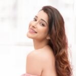 बड़े पर्दे पर दीपिका पादुकोण, तो वर्टिकल स्क्रीन पर न्यारा एम. बनर्जी! बोलीं, “क्या मैं दीपिका जैसी लग रही हूं?”