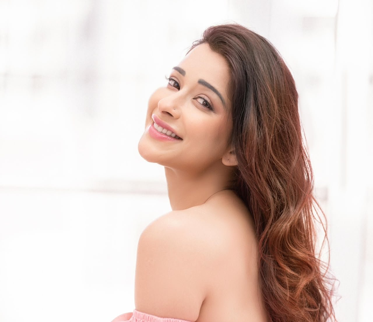 बड़े पर्दे पर दीपिका पादुकोण, तो वर्टिकल स्क्रीन पर न्यारा एम. बनर्जी! बोलीं, “क्या मैं दीपिका जैसी लग रही हूं?”